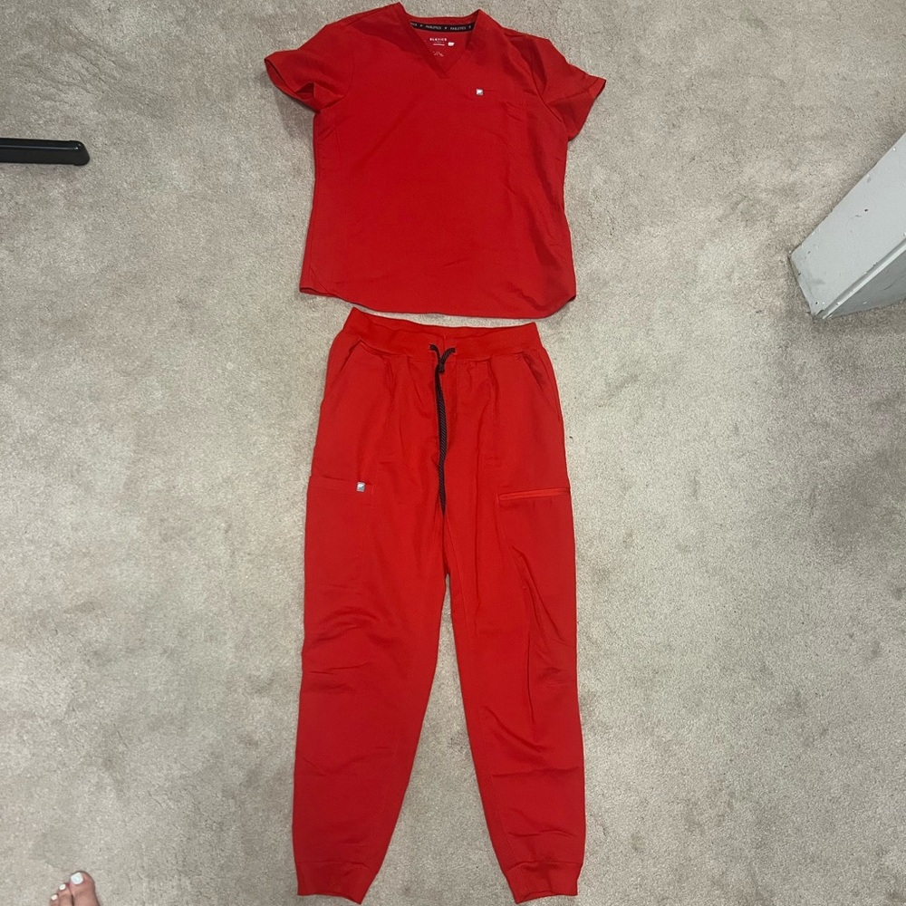 Fabletics scrub set